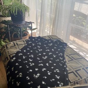 MEDIUM/LARGE BLACK SPAGHETTI STRAP DRESS